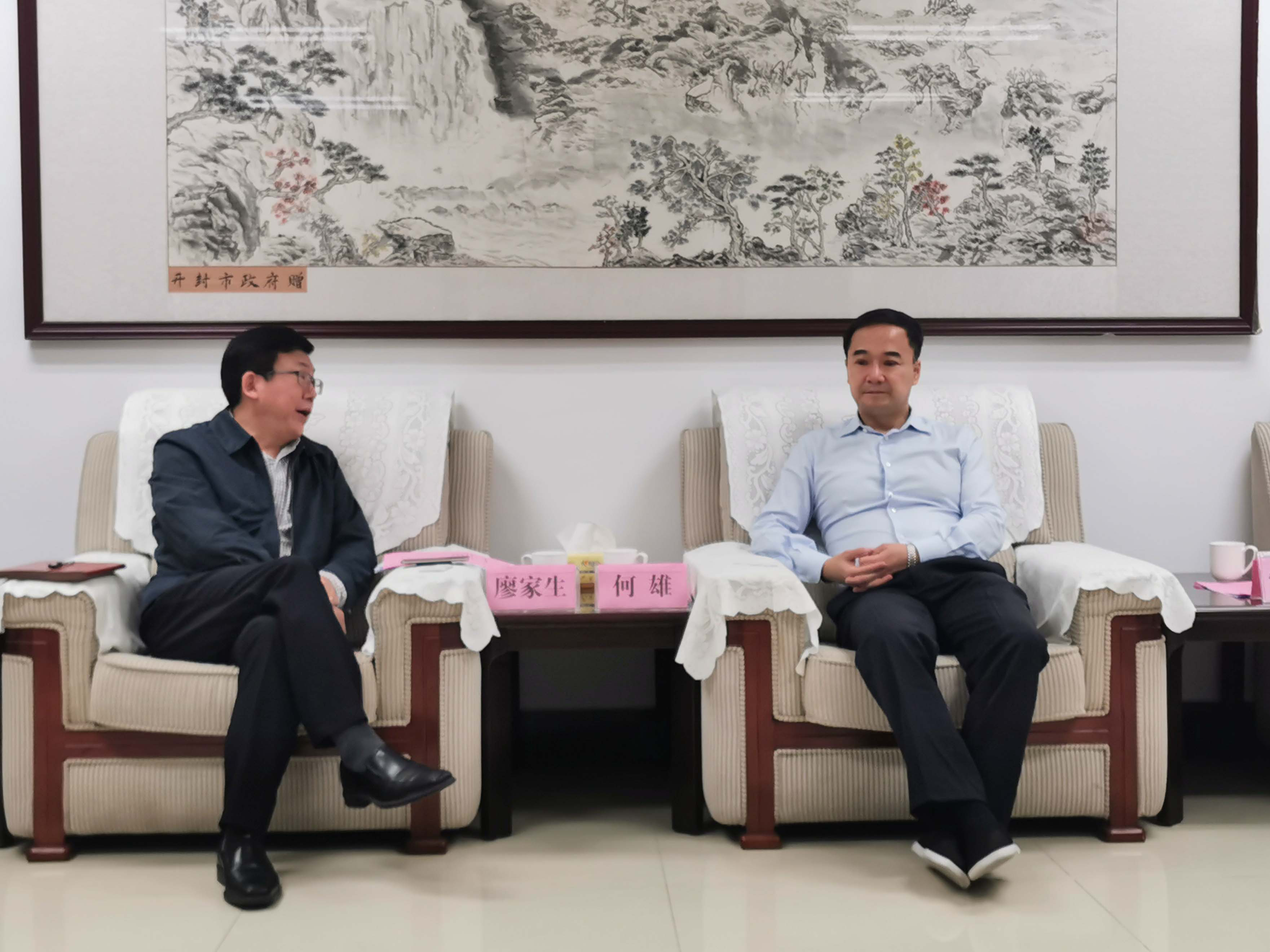 廖家生会见河南省发改委主任何雄、郑州市副市长万正峰并考察有关物流项目